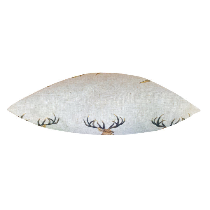 STAG HEAD REPEAT 43X43 C/C WHITE