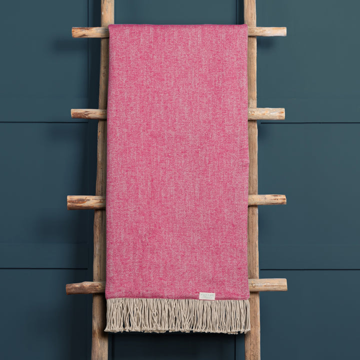 SELKIRK 136X200 THROW GERANIUM