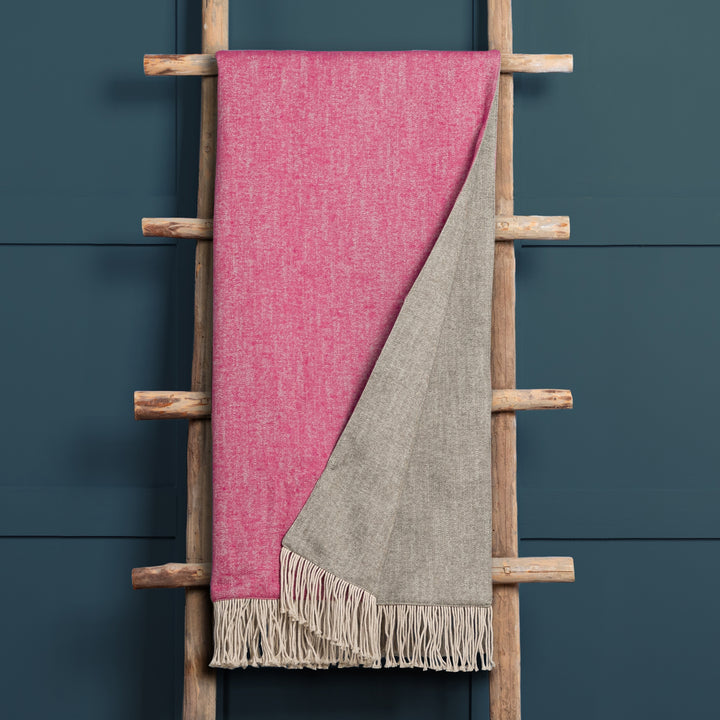SELKIRK 136X200 THROW GERANIUM