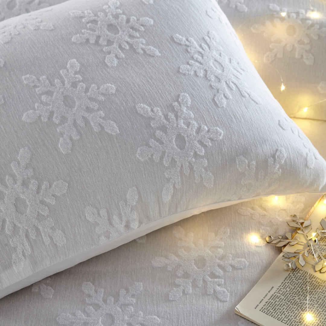 Snowflake Tufted Super King Duvet Set White - image 3
