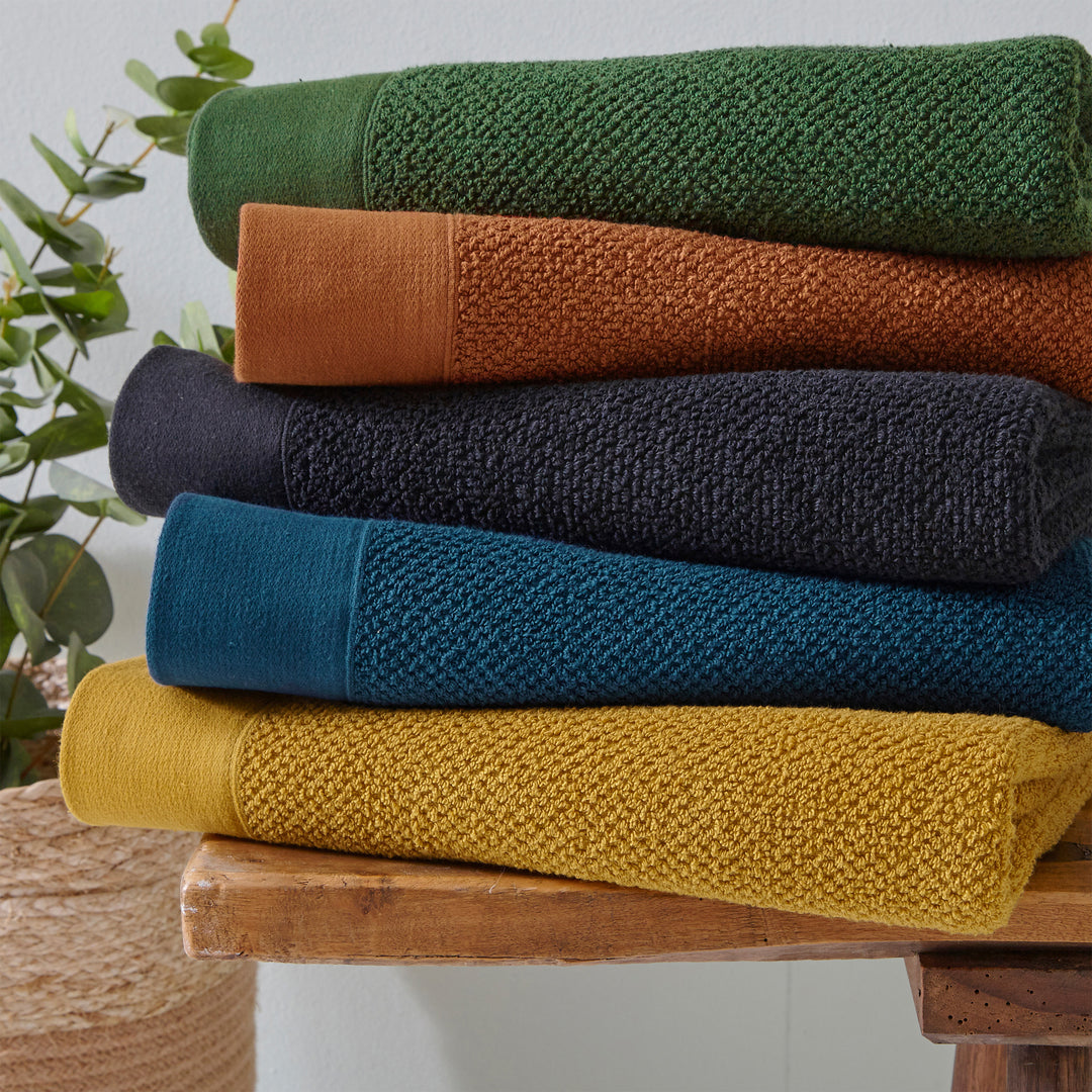 TEXTURED HAND TOWEL BLACK