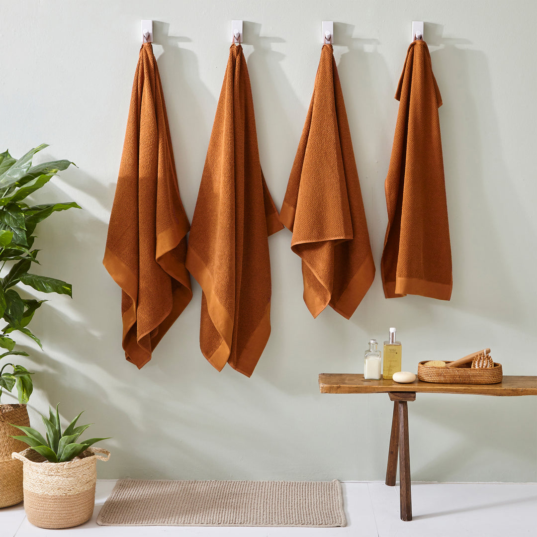 TEXTURED HAND TOWEL PECAN