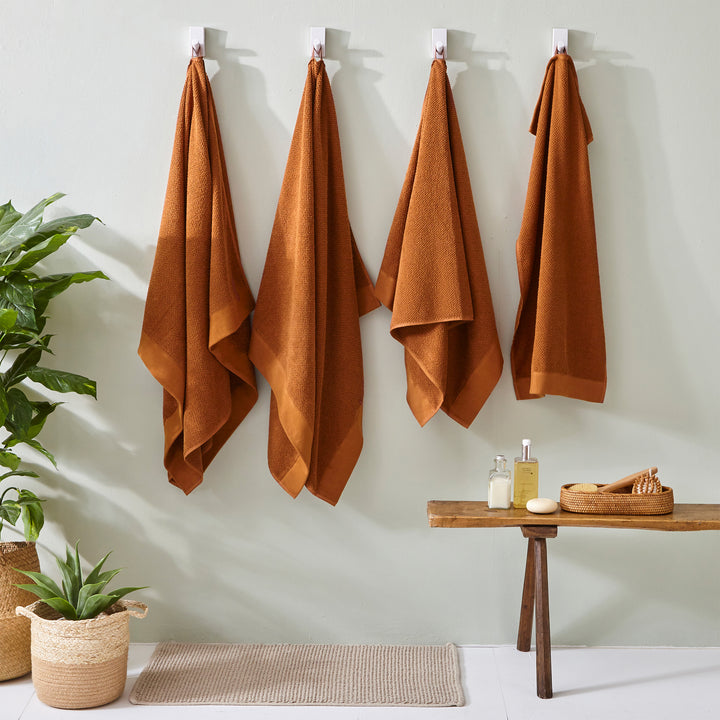 TEXTURED HAND TOWEL PECAN