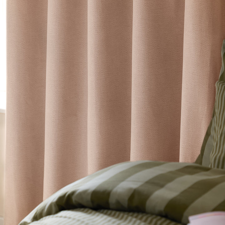 The Ultimate Blackout 117x183 Eyelet Curtains Pink - image 3